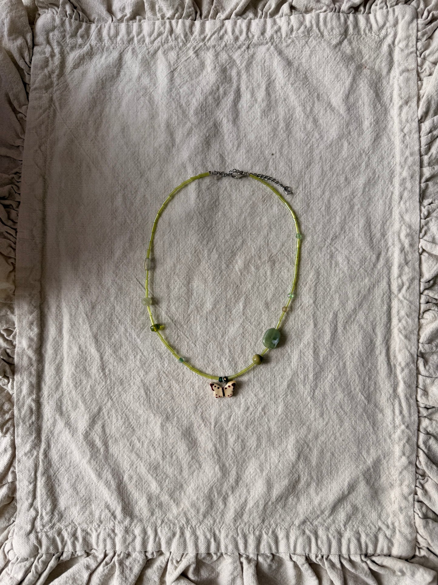 Dainty butterfly - pale green