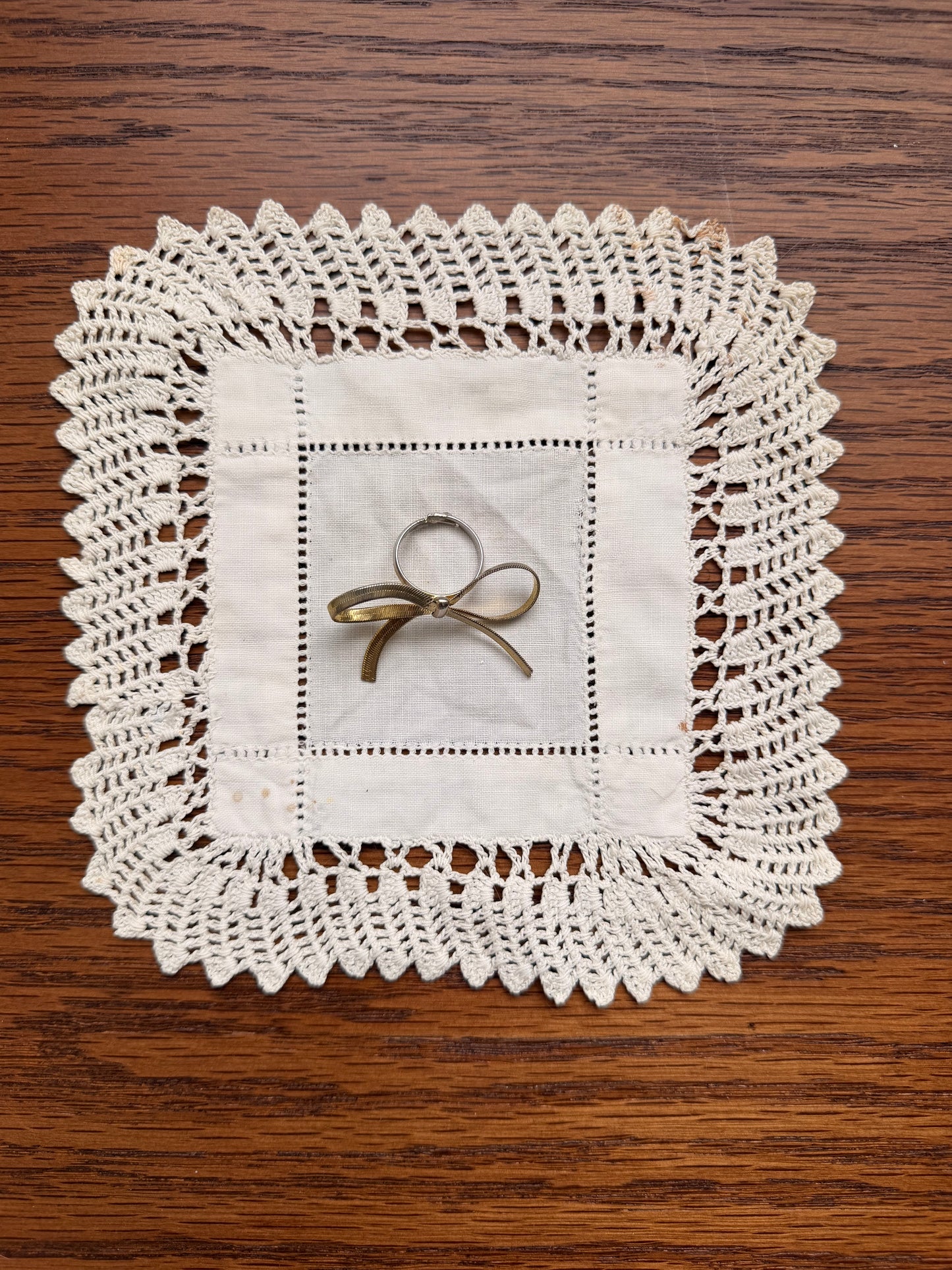 Brass bow ring (adjustable size)