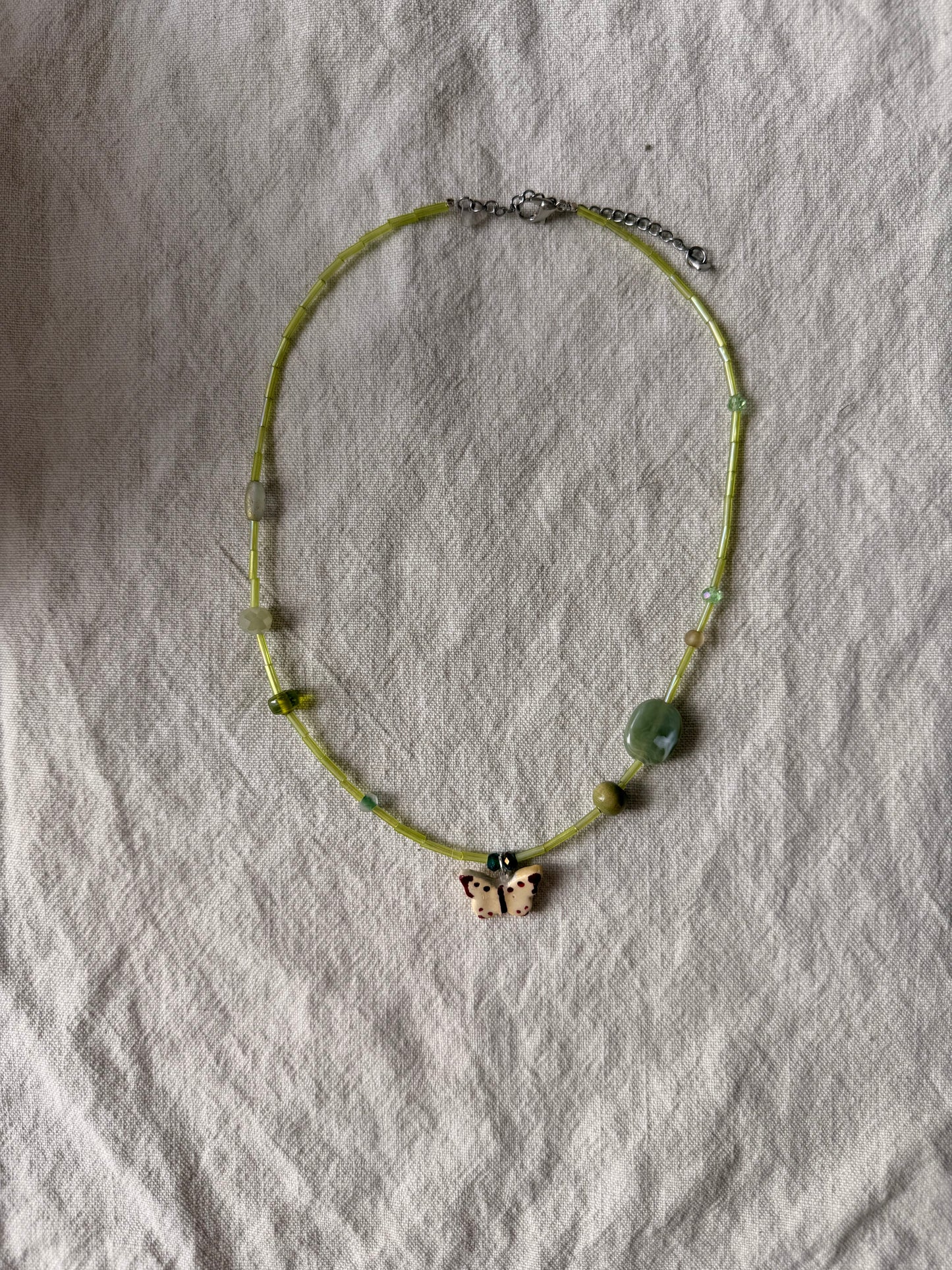 Dainty butterfly - pale green